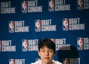 半岛体育-关于杨瀚森签约NBA年薪442万，上缴篮协+青岛后剩200万，比姚的信息