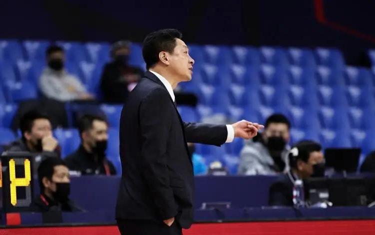 关于上海男篮规避犯规险情，士气不受影响的信息