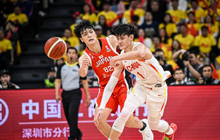 亚预赛-中国男篮101-53大胜关岛曾凡博14+8的简单介绍