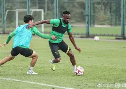 李汉倒三角回传，何健插上头球扳平比分，1-1的简单介绍