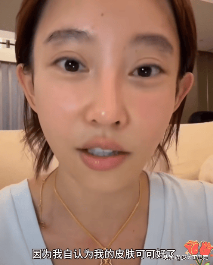 关于冯提莫素颜逛街被抓拍，又老又黑秒变大妈，网友：美颜太强大了的信息