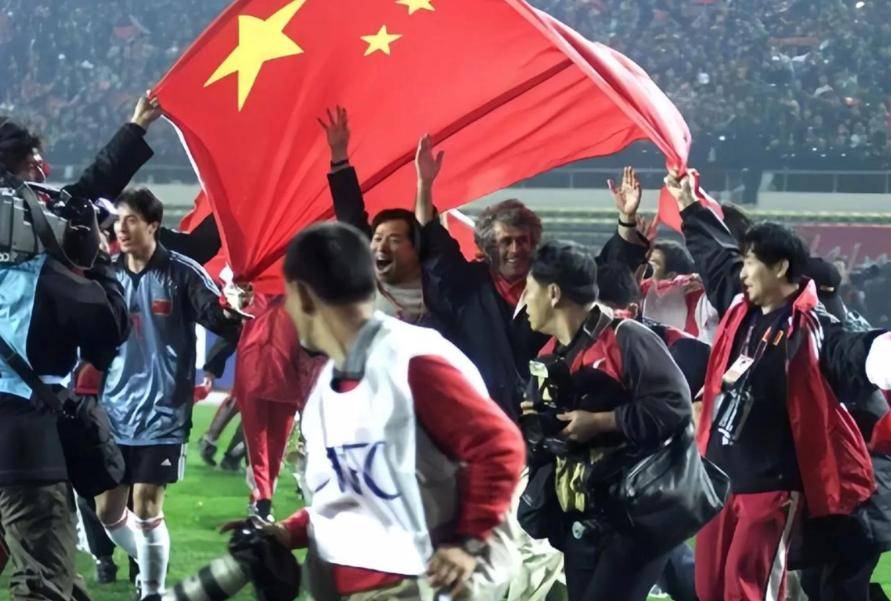 关于国足东亚杯夺冠，意义几何？世界杯垫底，球迷更激动的信息